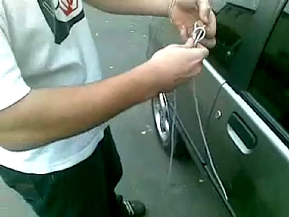 Voler une voiture en  10sec avec une ficelle  - The Appli gratuit sur l'apple store