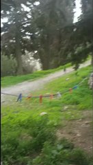 καλύβα - παράπηγμα μέσα στον λόφο