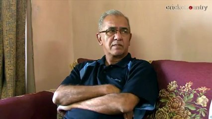 Yuvraj Singh will get back into the Test side, says Makarand Waingankar.mp4