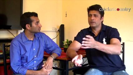 When Sachin Tendulkar was found sleep-walking, Salil Ankola recalls the funny incident.mp4