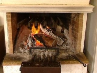 Pollution fears as economising Greeks burn wood for fuel