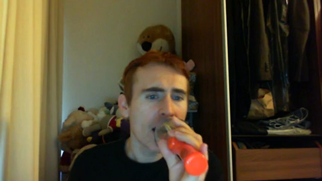 Wiwi égratigne "la fille à qui je pense" de Miossec