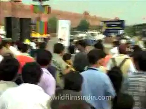 Delhi-olympic torch relay-mdv-376-8.flv