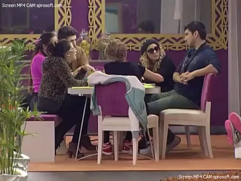 Sandra pede beijo ao Wilson