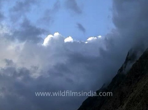 Gangotri glacier-hdv-191-peak&clouds-time lapse.flv