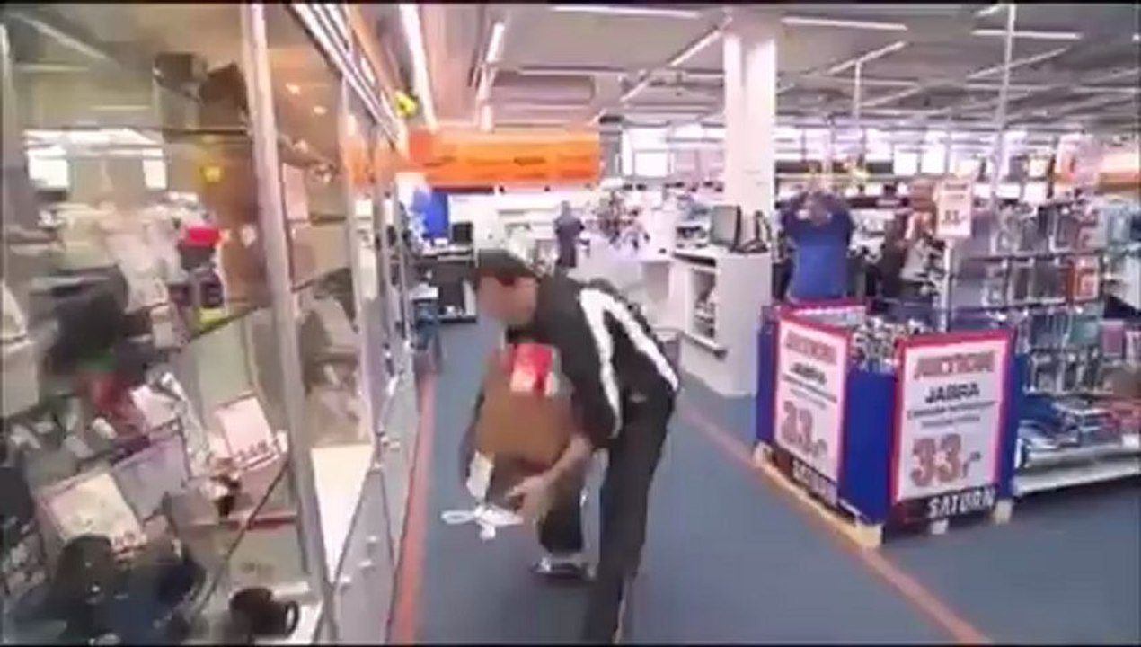 Il a 150 secondes pour prendre ce qu'il veut dans un magasin