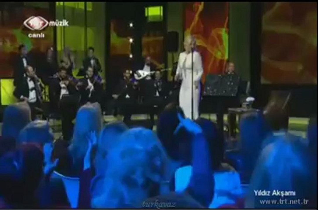 Muazzez Ersoy Bir bakış baktın kalbimi yaktın