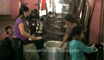 Mizoram-largest family-Children having lunch-4.flv