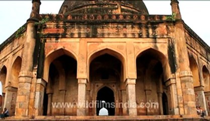 Mughal period tomb_1.mp4