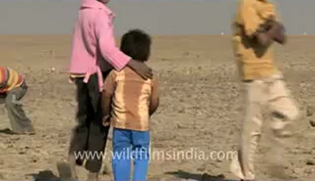 Rann-of-kutch-hdv-tape-10-children playing-1.flv