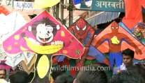 Old Delhi-kite market.flv