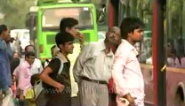 People-Safdarjung bus stop-14.flv