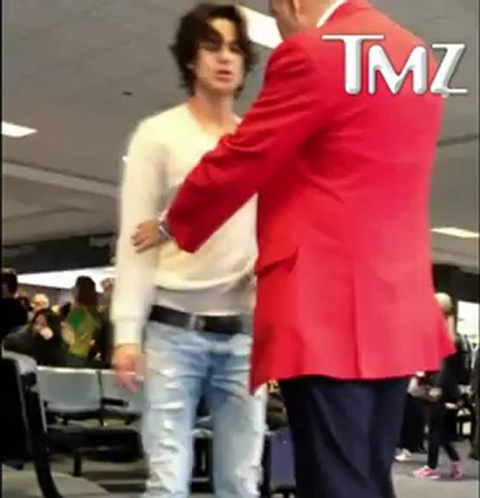 'Twilight' Actor Bronson Pelletier -- PEEING in the Airport Terminal!!