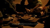 Rann-of-kutch-hdv-tape-8-villagers eating food-1.flv