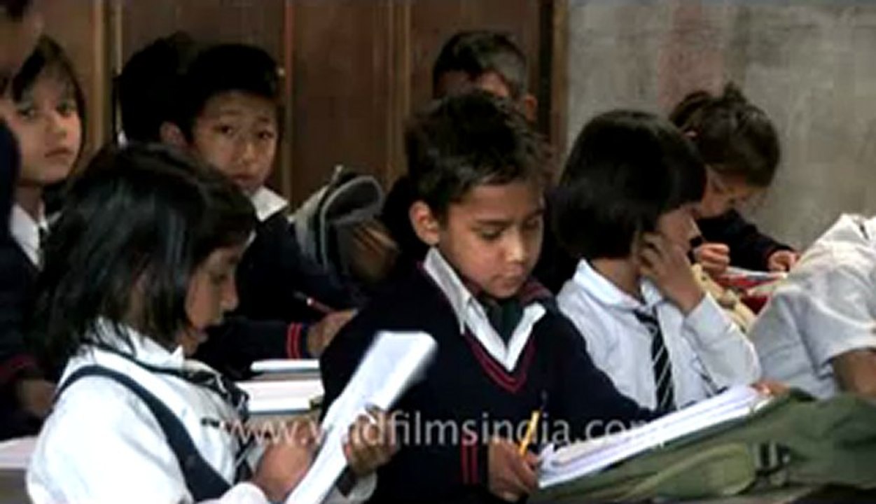 School children-3.flv