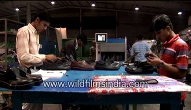 Shoes factory-MPEG-4 800Kbps.mp4