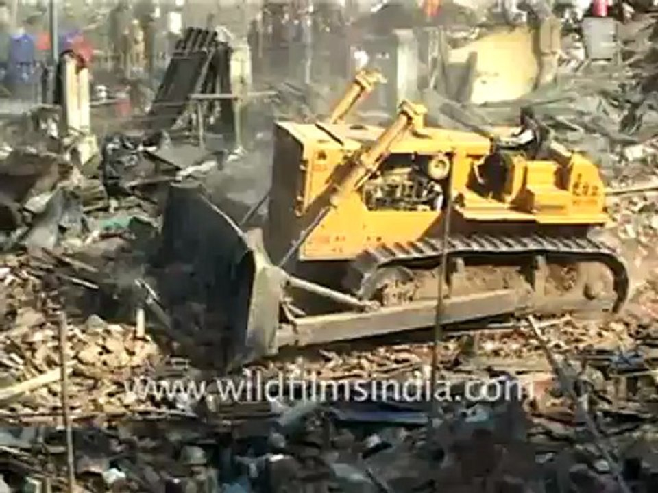 Slums in delhi_1.flv
