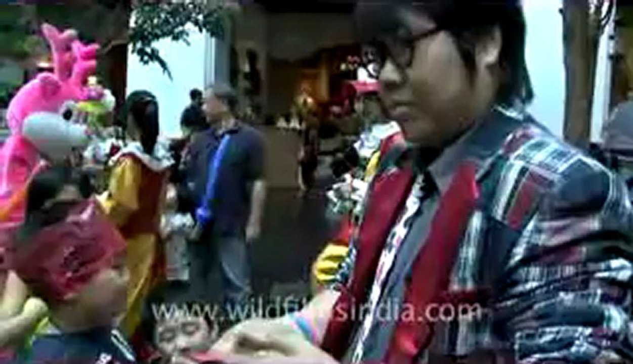 Thailand-Card trick-1.flv