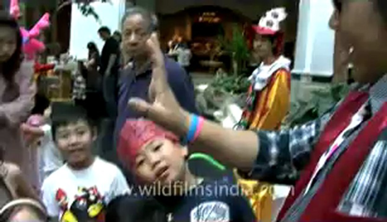 Thailand-Card trick-2.flv
