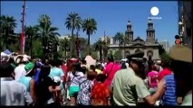 Santiago du Chili envahi par d'énormes membres humains
