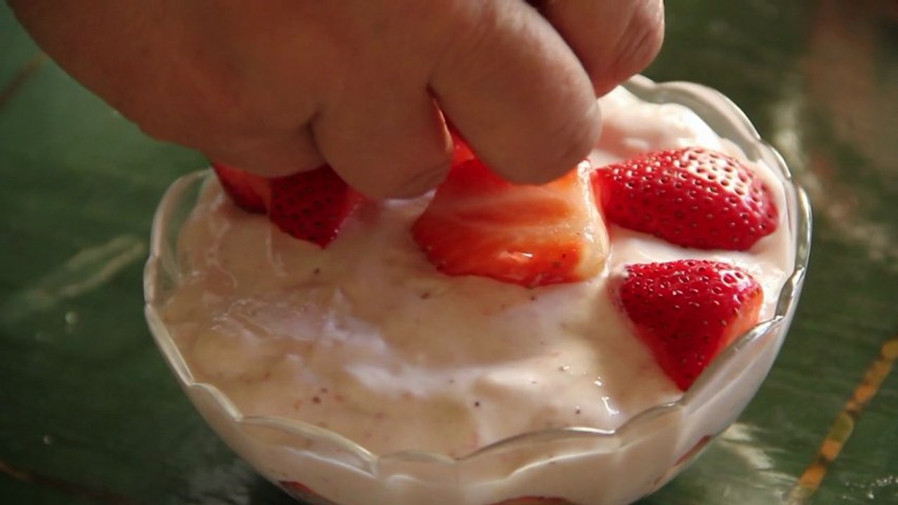 Strawberry Souffle - Christmas Treat - A Recipe By Annuradha Toshniwal (Vegetarian)