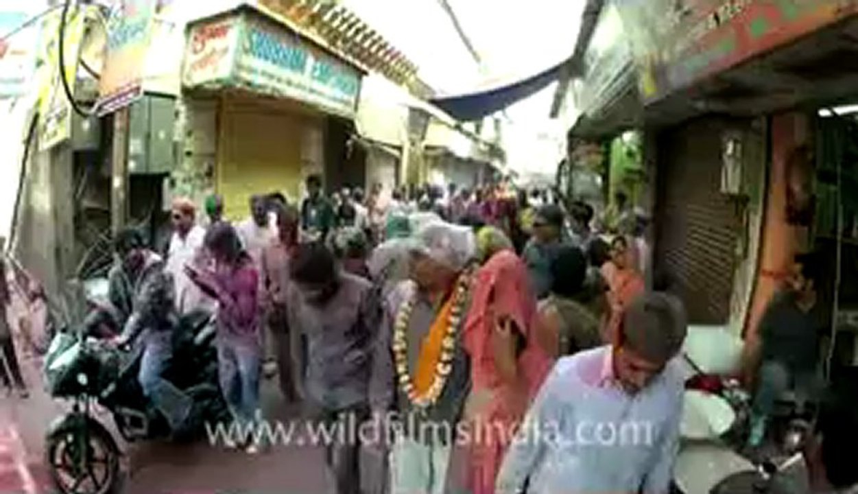 varanasi-vrindaban-16.flv