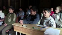 Salas de aula improvisadas na Síria