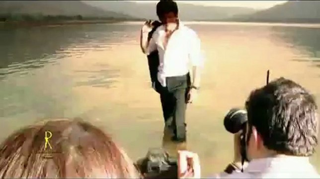 Exclusive Making Of Shahrukh Khan Shooting For Dabboo Ratnani's 2013 Calendar.