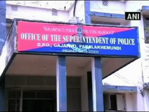 Aide of top Maoist leader surrenders before police.mp4