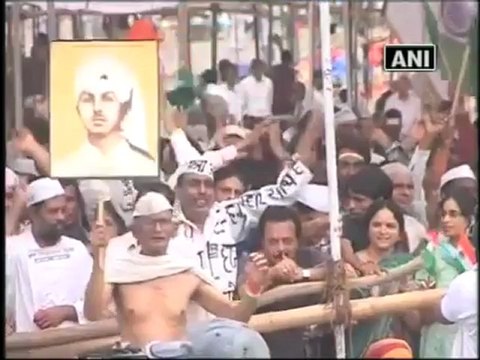 Congress spokesperson Manish Tiwari apologizes to Anna Hazare.mp4