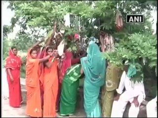Devotees from diff religion visit mausoleum of Janpir Baba.mp4