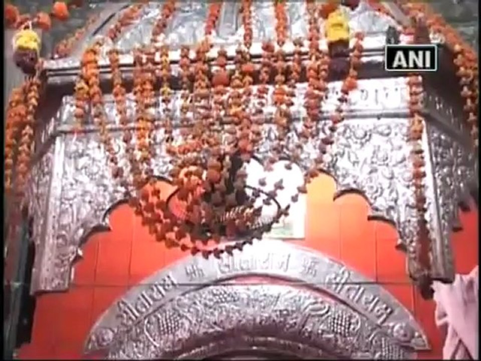 Devout Muslim preserves Hindu and Buddhist artifacts.mp4