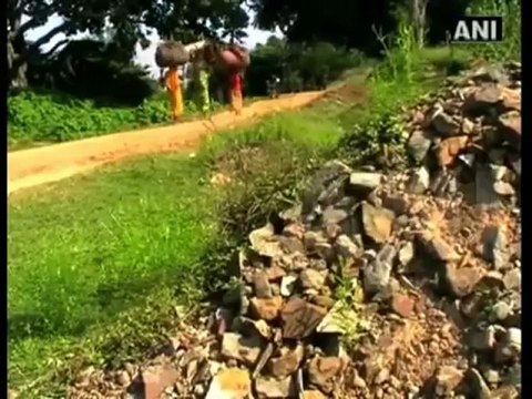 Fear of Maoists delay road construction in Purulia.mp4