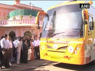 Gehlot flags off mobile hospital van.mp4