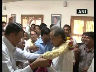 Gehlot greeted for additional Budget announcements.mp4