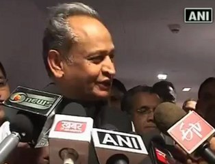 Gehlot meets Montek Singh Ahluwalia.mp4