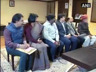 Gehlot receives Rs. 98 Lakh cheque.mp4