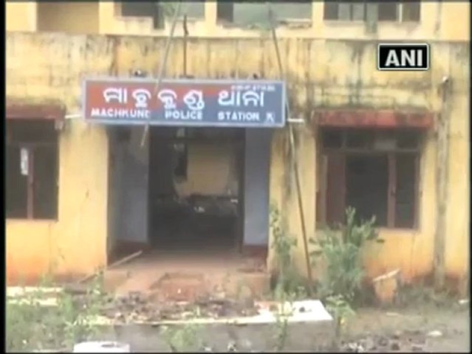Maoists fear forces policemen to quit their jobs in Orissa (1).mp4