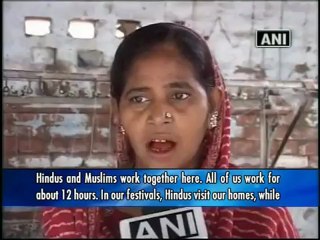 Hindu and Muslim weavers work in perfect harmony.mp4