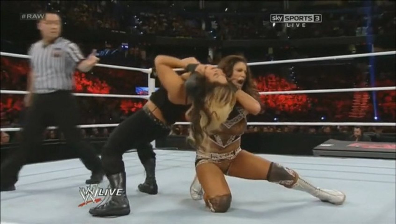 Eve Torres vs Kaitlyn Divas Championship- RAW 1/7/13