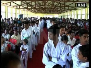 Kerala martial artist attempts breaking iron rods with hands.mp4