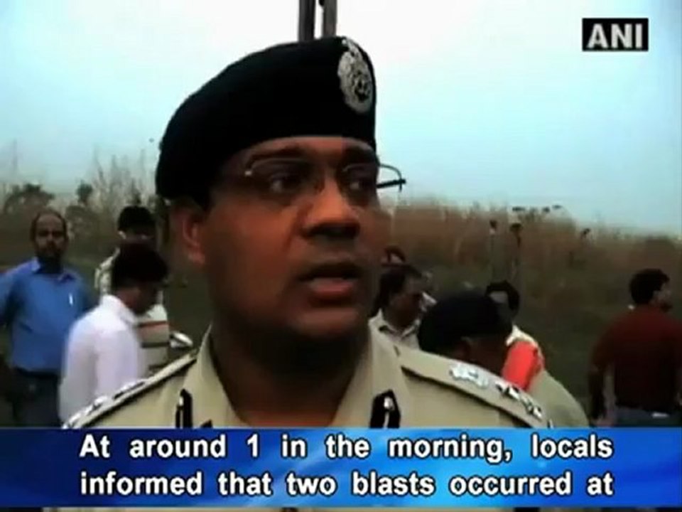 Maoists blow up railway track in J'khand.mp4