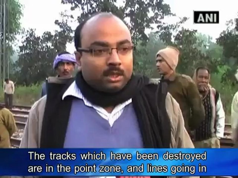 Maoists blow up railway track in Jharkhand.mp4
