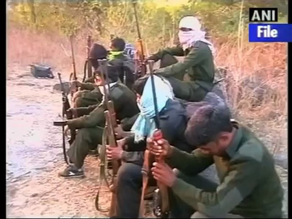 Maoists blow up village council office building in J'khand.mp4