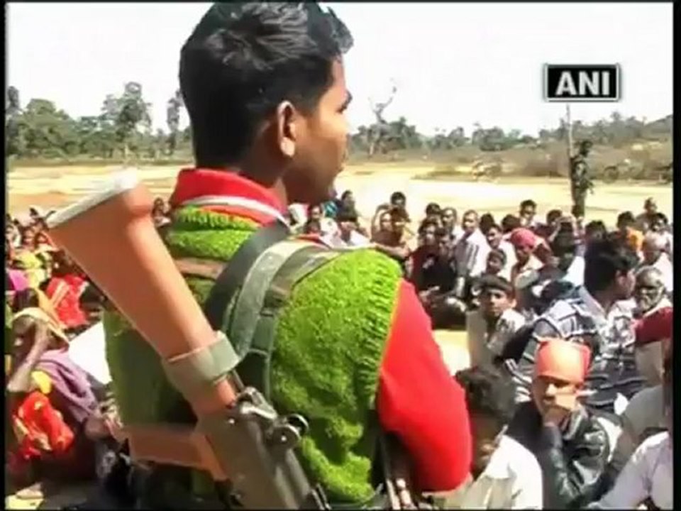 Maoists hold kangaroo court in J'khand.mp4