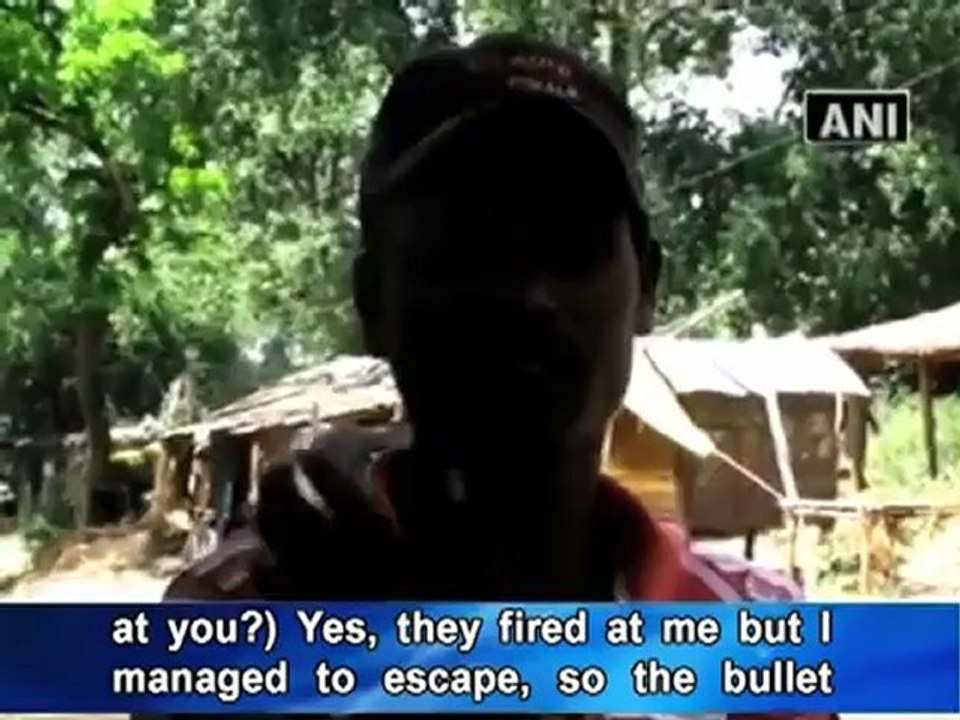 Maoists set vehicles on fire.mp4