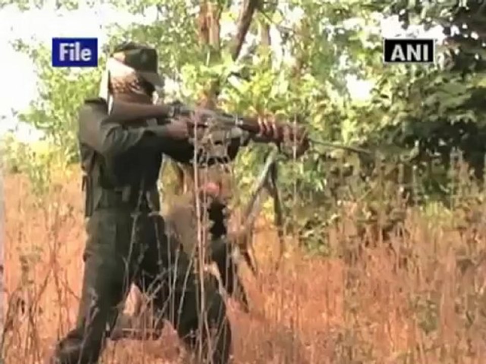 Maoists torch four Dumpers, construction material.mp4