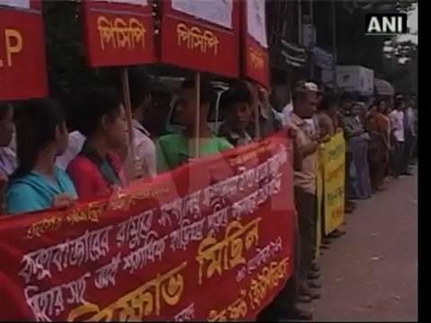 Muslim protesters torch Buddhist temples, homes in Bangladesh.mp4