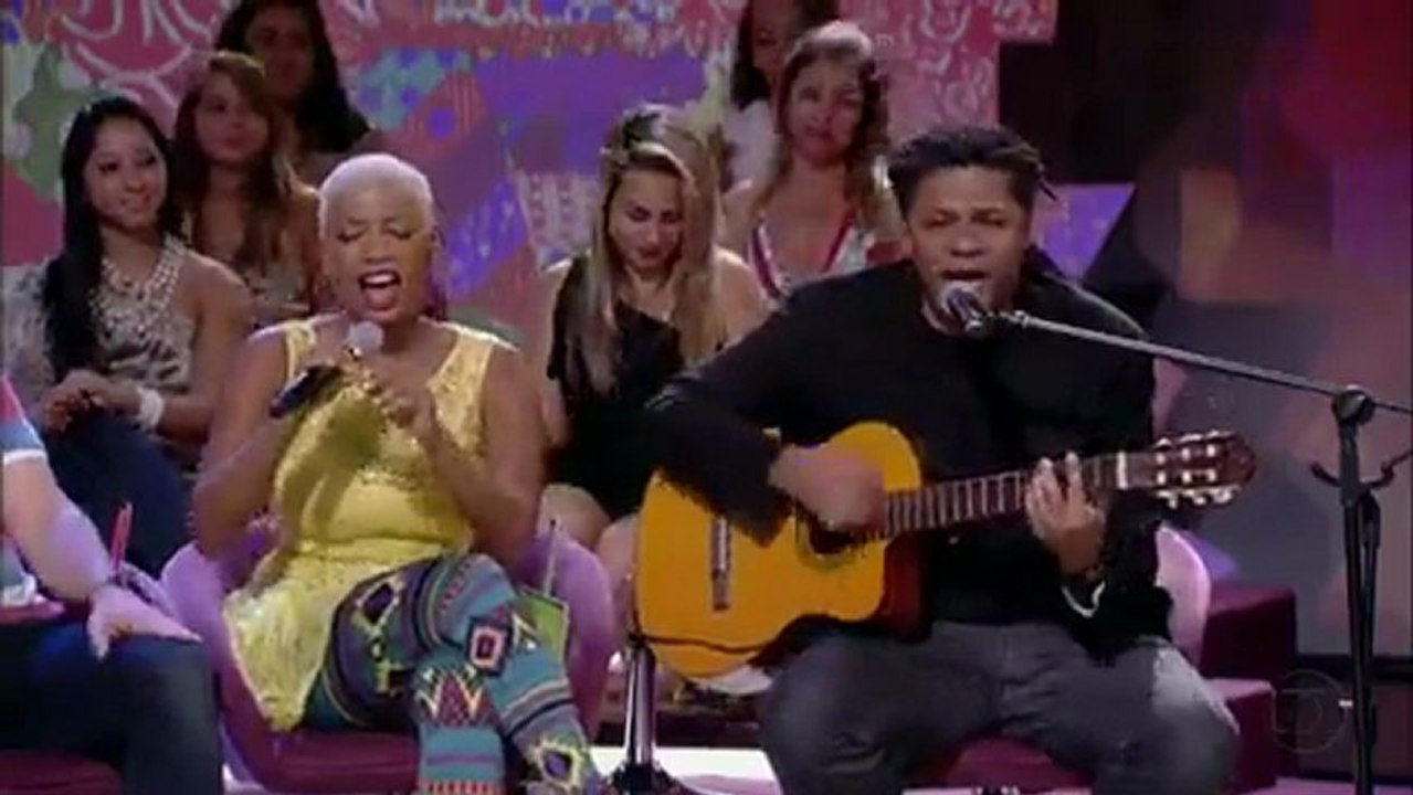 Gabriel Moura e Thalma de Freitas cantam 'Olê, olê'