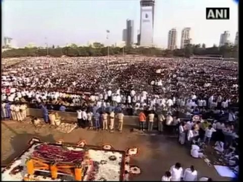 Shiv Sena supremo Bal Thackeray cremated at Shivaji Park.mp4